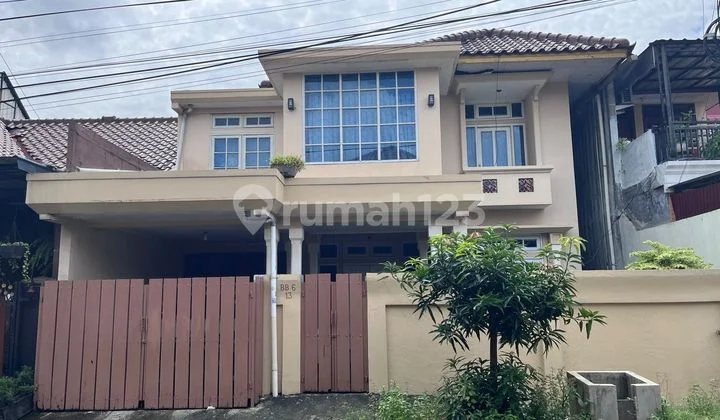 Rumah Shm 2 Lantai Semi Furnished Siap Huni Strategis Hadap Barat