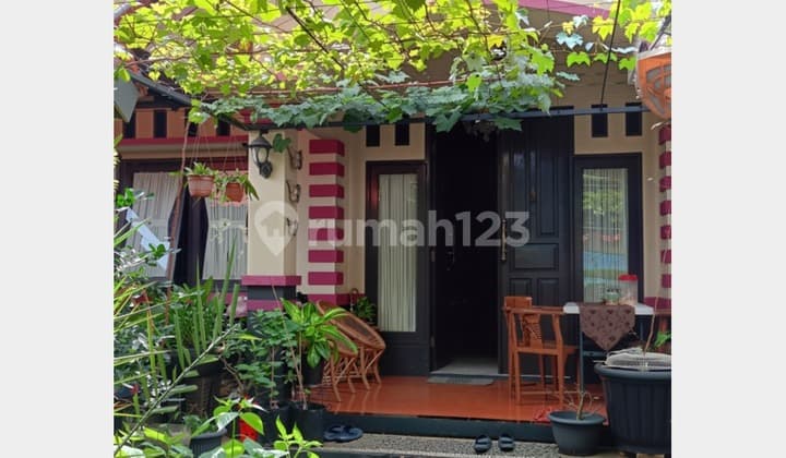 Rumah Bagus Pondok Ranggon dengan Kios Siap Huni Dekat LRT & Tol