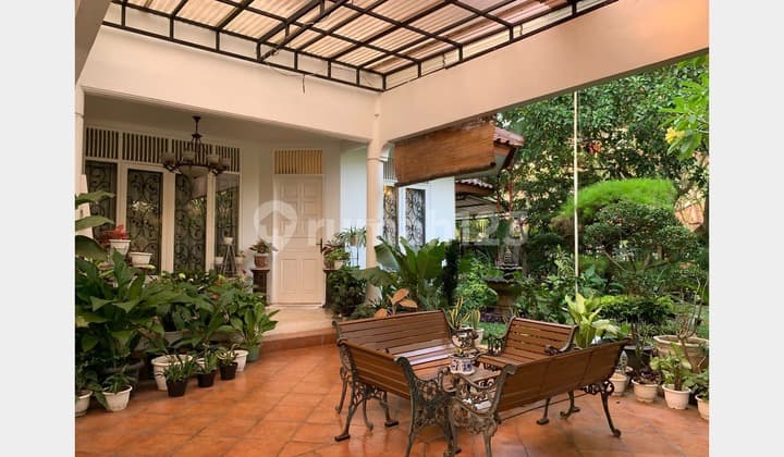 Rumah Bagus Luas Villa Delima Lebak Bulus SHM dengan Kolam Renang