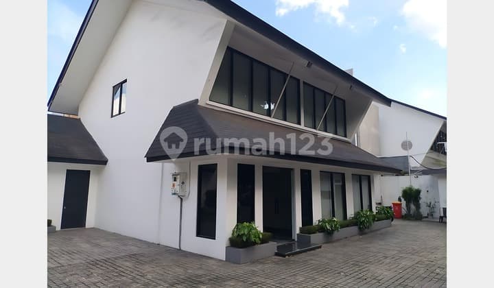 Sewa Kantor Blok M Bagus Sudah Renovasi Full Furnished Siap Pakai
