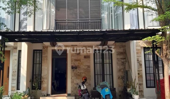 Rumah Griya Rempoa Shm 3 Lantai Rooftop Semi Furnished Strategis