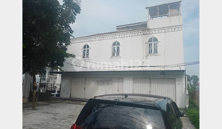 Ruko Parkir Luas di Jalan Raya Kelapa Dua Wetan Dekat LRT Ciracas