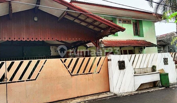 Rumah SHM 2 Lantai Semi Furnished Butuh Renovasi dalam Perumahan
