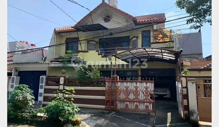 Rumah Tanjung Duren dengan Kios SHM Siap Huni Dekat Central Park