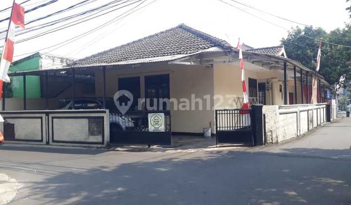 Rumah Shm Hadap Timur 4 Bedroom Strategis, Cocok Untuk Usaha Kost