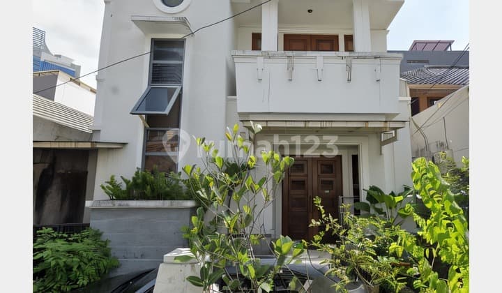 Menteng 2.5-Story House, SHM (Certificate of Title), Ready to Occupy, Near MRT & LRT Dukuh Atas
