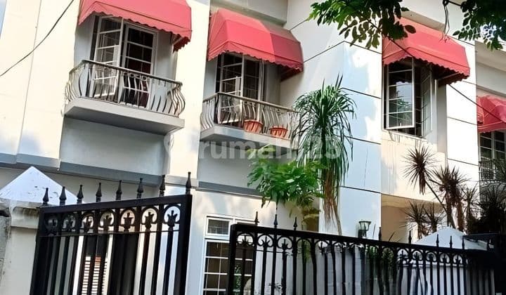 Rumah Bagus Mewah 2 Lantai Shm Siap Huni Dengan Kolam Renang