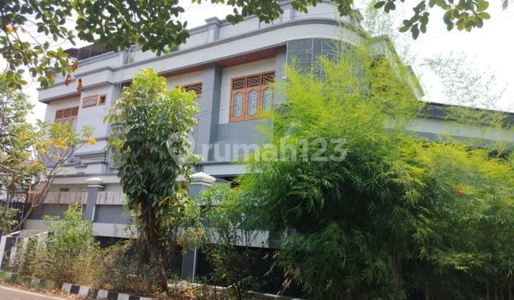 Rumah Bagus Mewah Shm 3 Lantai Dengan Rooftop City View Siap Huni