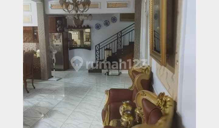 Rumah Bagus Cipinang Selatan 2 Lantai Semi Furnished Siap Huni