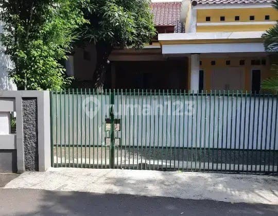 Rumah Dengan Paviliun Halaman Luas Siap Huni Free Ac Kitchen Set