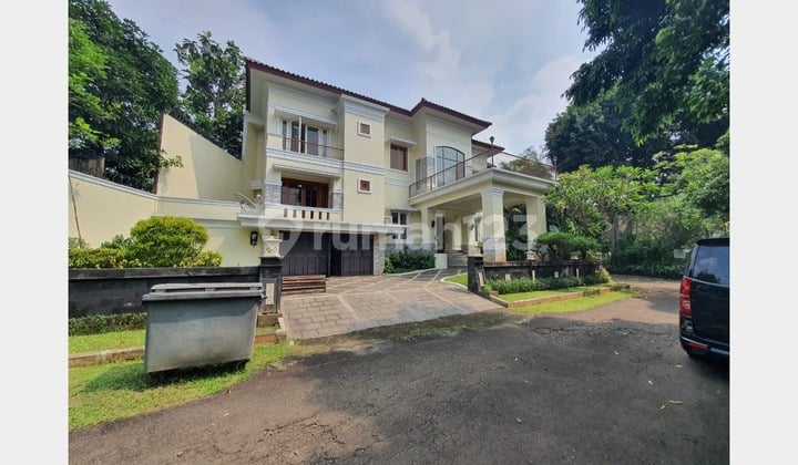 Rumah Mewah Luas Bukit Pratama Semi Furnished dengan Kolam Renang
