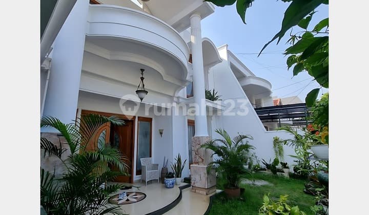 Rumah Bagus Bintaro Sektor 3 Semi Furnished Dekat Bintaro Plaza