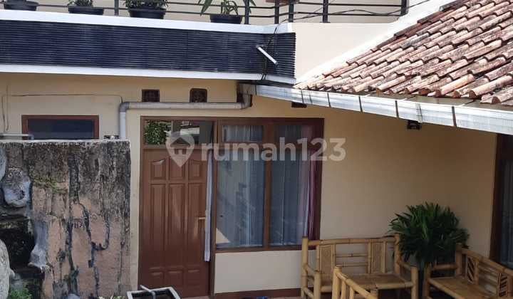 Sell Comfortable Villa with Fish Pond in Lembang Gunung Putri Bandung