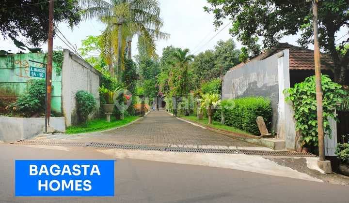 Nice Jagakarsa House Near Andara Toll Road