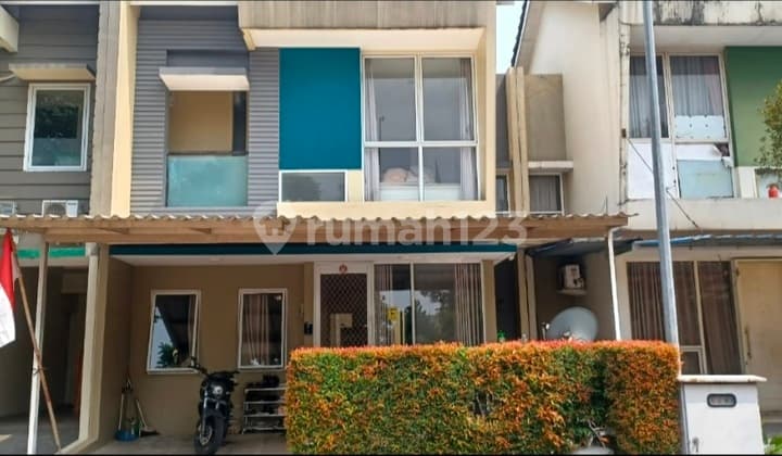 Minimalist House in Oleaster Cluster, Gedung Serpong