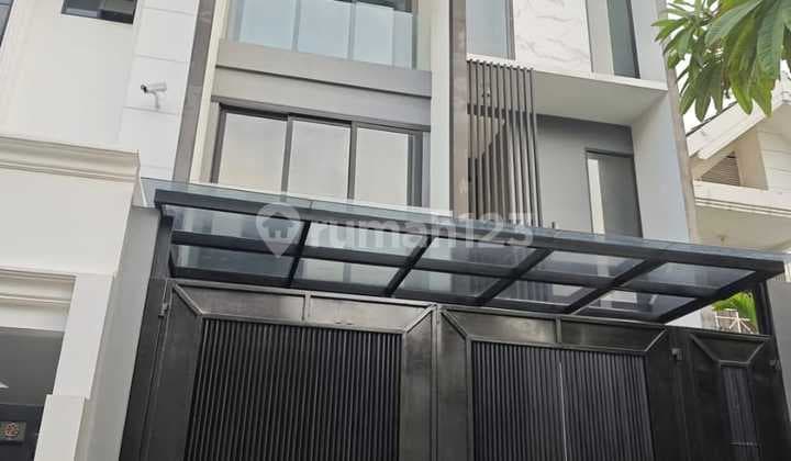 Dijual Rumah Mewah Cluster Camar 7x21m 3 Lantai Full Furnish SHM
