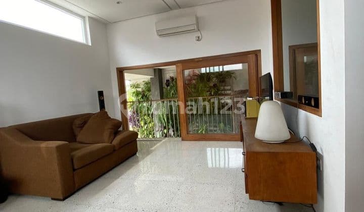 Dijual Rumah Hook Bagus Siap Huni Semi Furnished di Kayu Putih