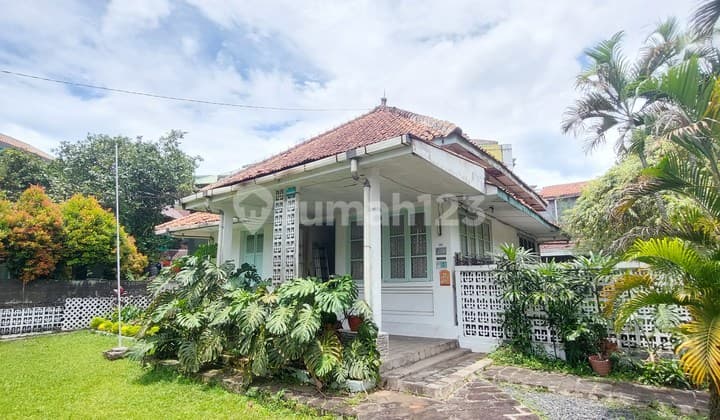 Rumah Model Klasik Halaman Luas Dekat Stasiun di Bogor Tengah