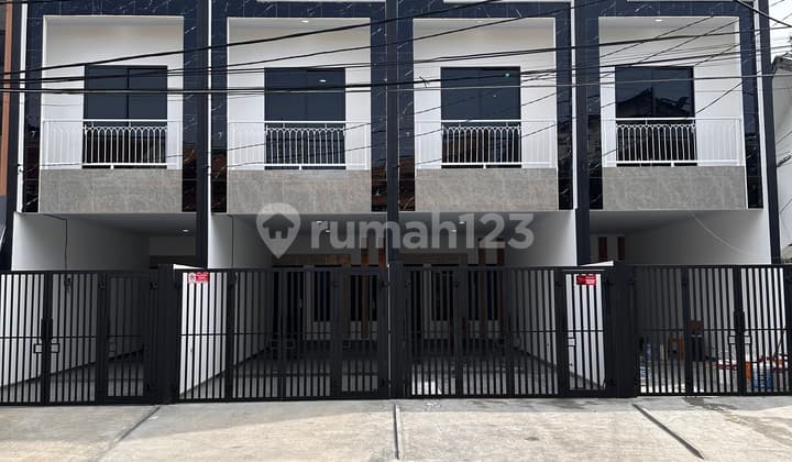 Rumah Baru 3 Lantai bisa Usaha Free Furnish Tanjung Duren