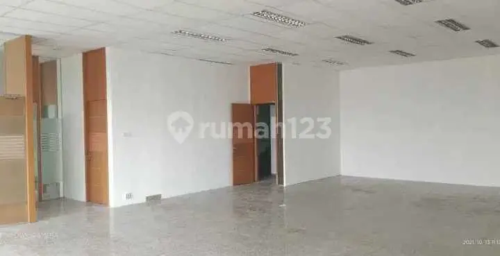 Rent a Good Strategic Building in Kebayoran Baru, Central Jakarta