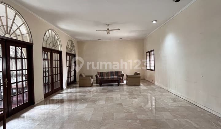 Rumah 2 Setengah Lantai Semi Furnish di Cilandak Jakarta Selatan