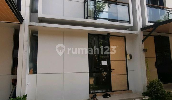 Rumah Dua Lantai Rapi Siap Huni Rumah Bagus
