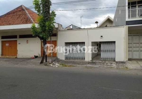 Rumah Sekaligus Tempat Usaha Siap Pakai Di Area Pasar Kliwon