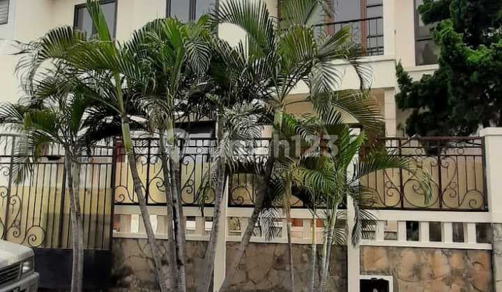 House Needs Minimal Renovation Freehold Title Petojo, Central Jakarta