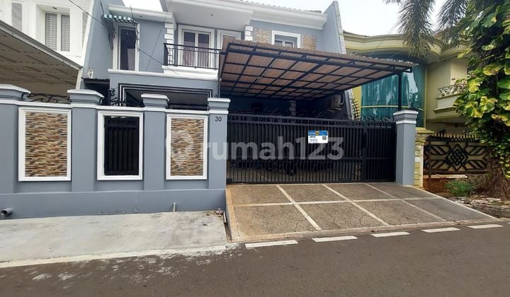 Nice 2-Story Ready-to-Live-In Furnished House in Cempaka Putih, Land Area 180 m², Building Area 240 m², 4+2 Bedrooms, 4+1 Bathrooms, South Facing, Cempaka Putih, Central Jakarta