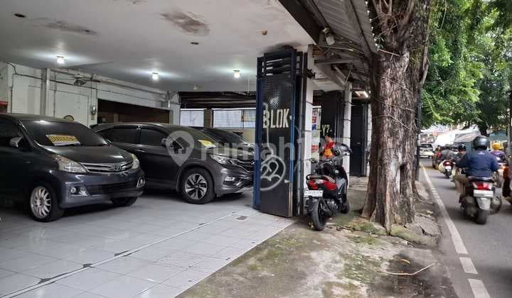 RUMAH SUDAH DIRENOV JADI SHOWROOM MOBIL DI PONDOK KOPI