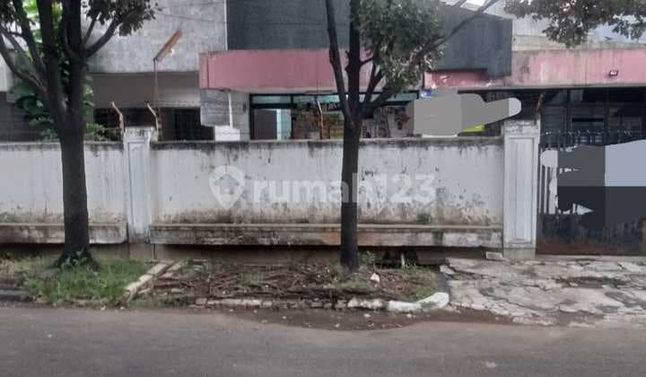 RUMAH TUA HITUNG TANAH LT 450 M DI PERUMAHAN PULOMAS JAKARTA TIMUR