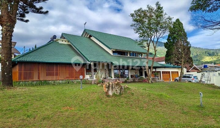 Dijual murah Villa bagus baru direnovasi dan strategis di Puncak