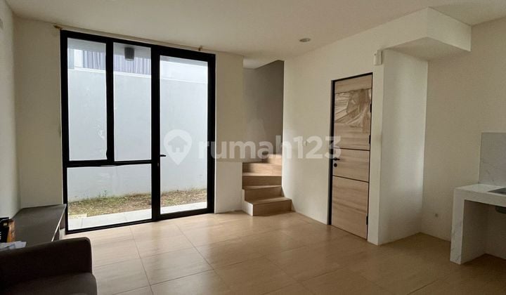 Dijual Cepat Over Kredit Rumah Siap Huni Bagus di Cendana Essence Lippo Karawaci Tangerang