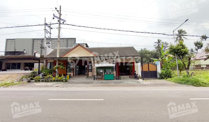 Large Warehouse and House in Tumpang Malang Area, Main Road Access to Bromo