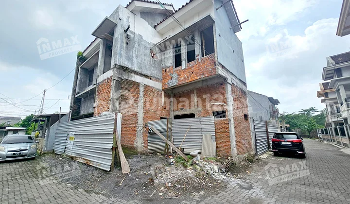 Rumah 2 Lantai Posisi Hook Daerah Sulfat, Lingkungan Aman & Tenang Rumah 2 Lantai Posisi Hook Daerah Sulfat, Lingkungan Aman & Tenang