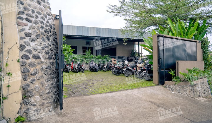 Fully Furnished Commercial Space Suitable for Office/Cafe/Studio in Polehan, Malang