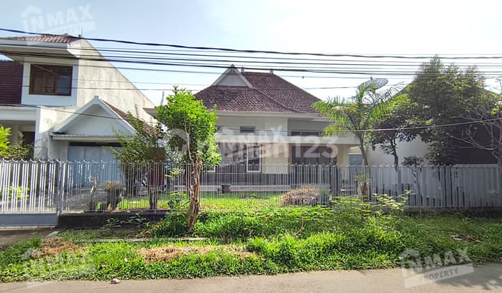 Rumah Luas Terawat di Malang Kota, Dekat Pusat Perbelanjaan & Sekolah