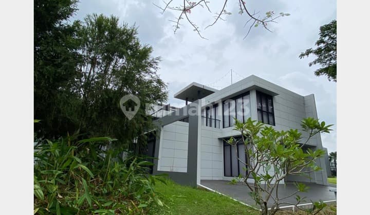 Luxury House with Lake View, The Spring Scarlet, Gading Serpong, Tangerang