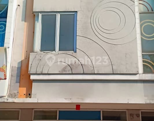 Glaze 3-Storey Shop House in Gading Serpong, Tangerang