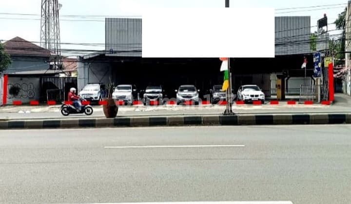 Building Suitable for Showroom/Business/Warehouse in Serpong, South Tangerang
