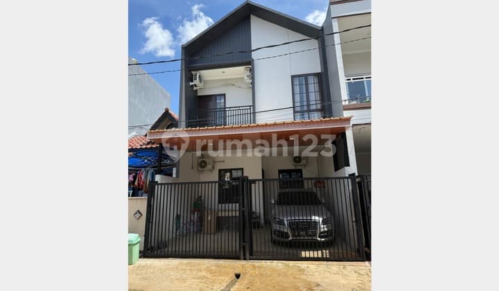 Beautiful 2-Story House in Regensi Melati Mas Serpong, South Tangerang