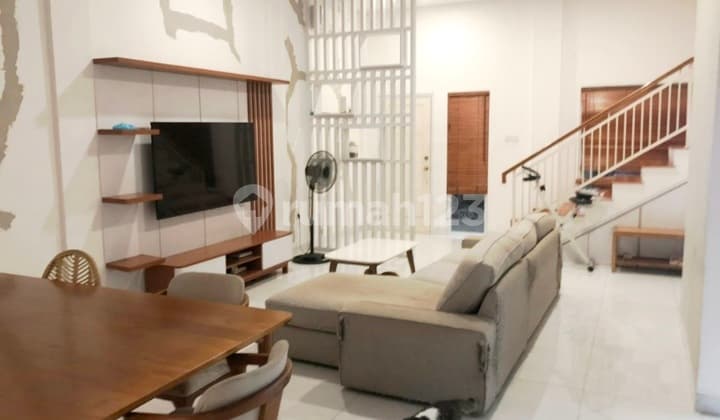 Rumah 3 Lantai Villa Melati Mas Tangerang Selatan