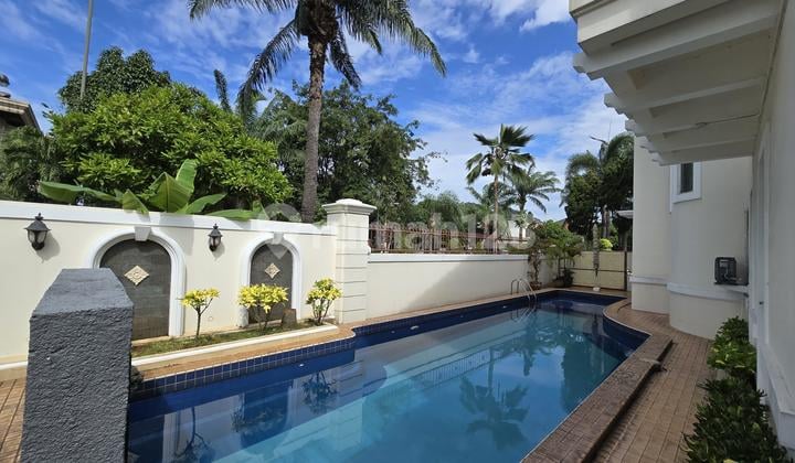 Rumah Mewah Hookfurnish Siap Huni Ada Kolam Renang Di Jalan Raya Utama Di Taman Beverly Golf Lippo Karawaci Tangerang