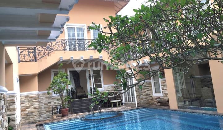 Dijual Rumah Full Furnished SHM Ada Kolam Renang di Cluster Beverly Golf Lippo Village