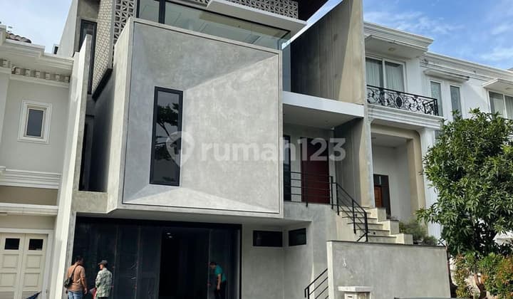 Rumah Mewah Siap Huni 3 Lantai di Cluster Aristoteles Gading Serpong