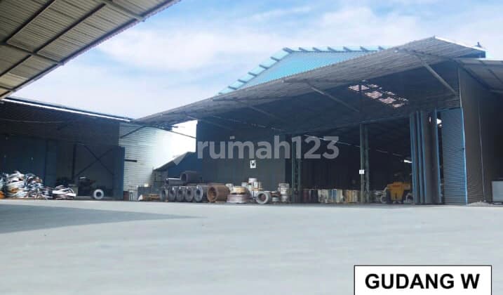 Affordable Warehouse, Strategic Location, Below Market Price, Container Access in Halim Perdana Kusuma, Jurumudi Tangerang