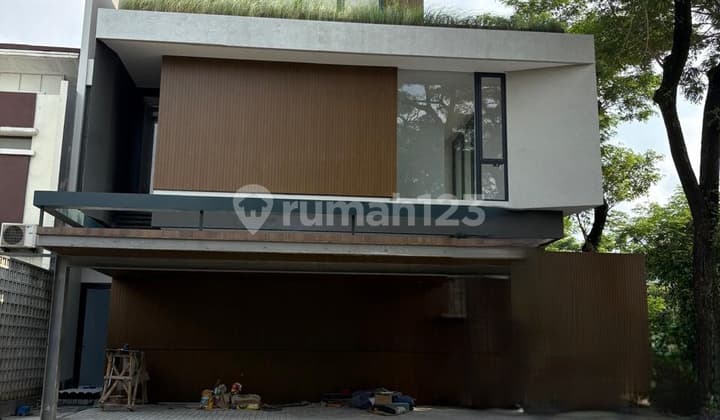 New Corner Luxury House Ready to Occupy Strategic Location in Foresta BSD