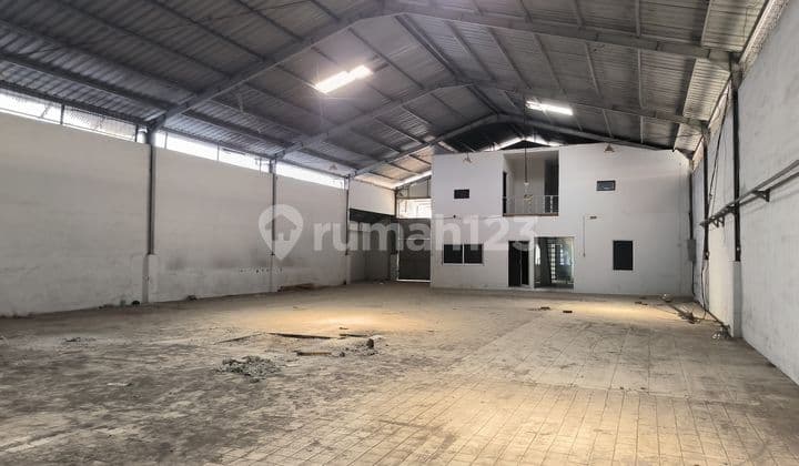 Disewakan Gudang Siap Pakai 800 m2 di Kaving DPR Cipondoh, Tangerang