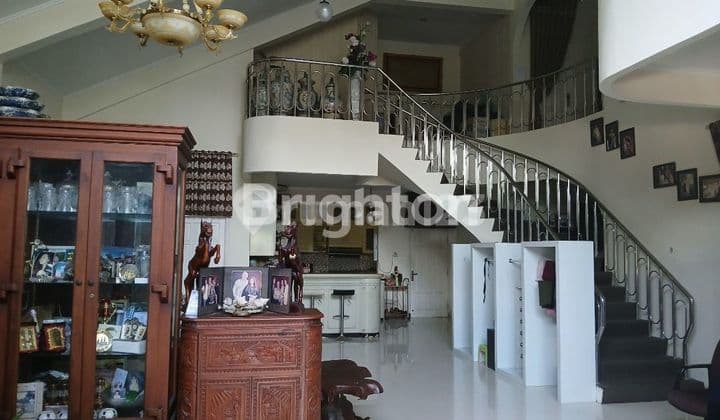 RUMAH MEWAH DIJUAL DI PUPUK RAYA