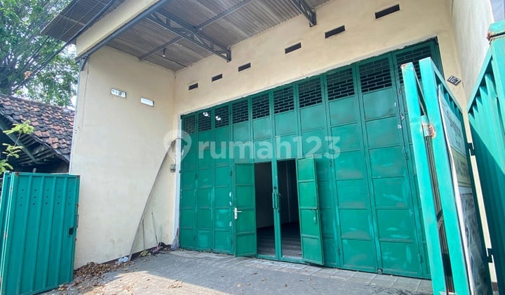 Dekat Pasar Turi Dekat Pasar Turi